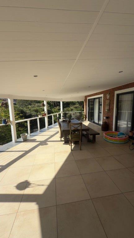 5 Bedroom Property for Sale in Wavecrest Eastern Cape